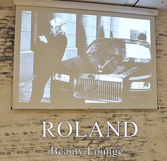 ROLAND様と車の写真
